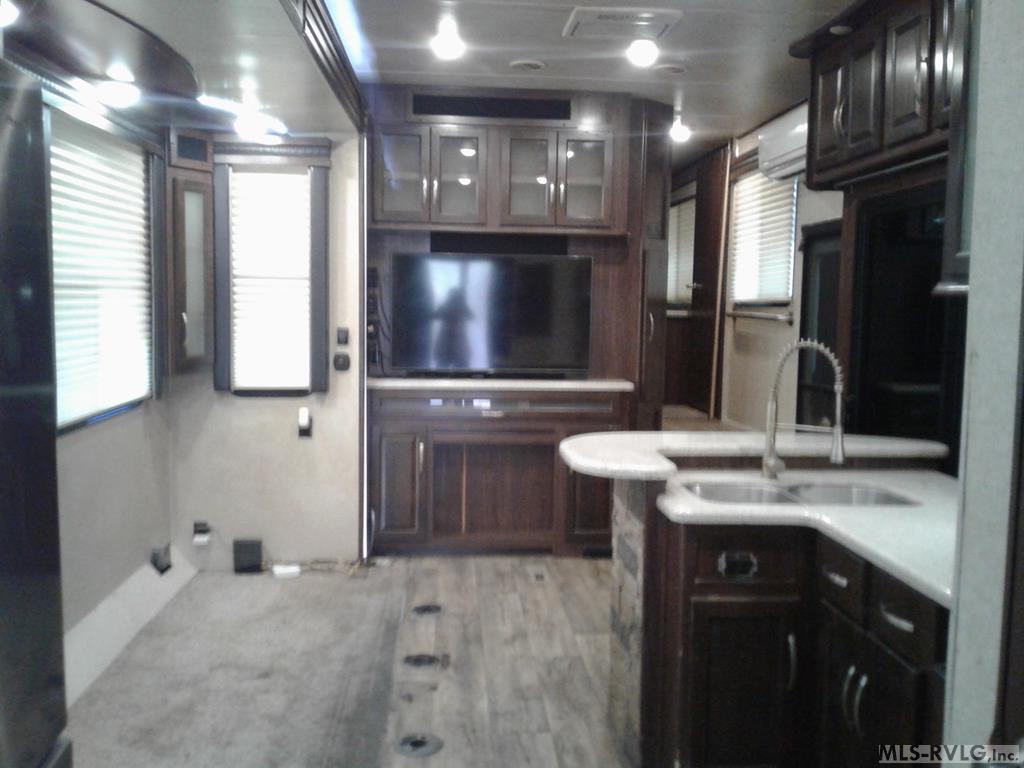 109 Des Moines Trail Property Photo 17