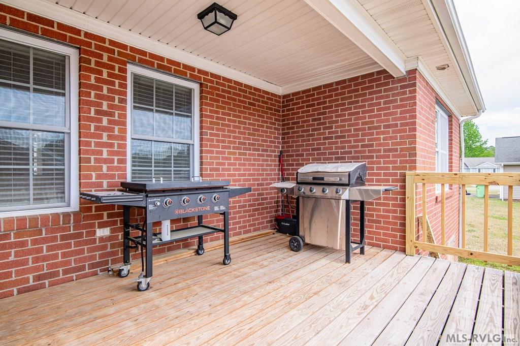 14 Canterbury Ct Property Photo 19