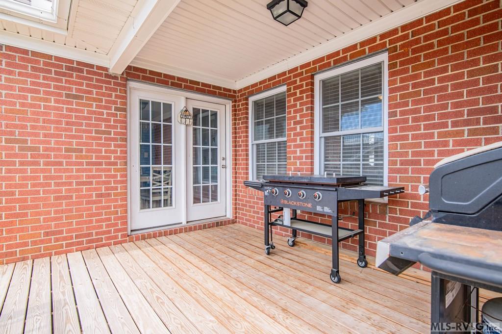 14 Canterbury Ct Property Photo 20