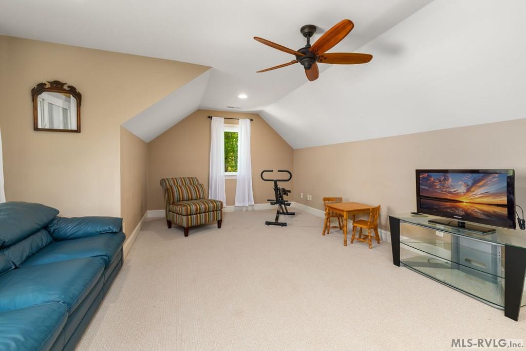 104 West Pointe Drive Property Photo 44