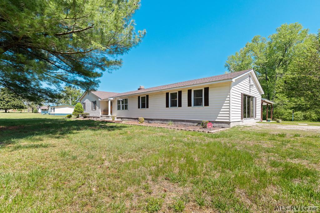 3174 Hwy 561 Property Photo 1