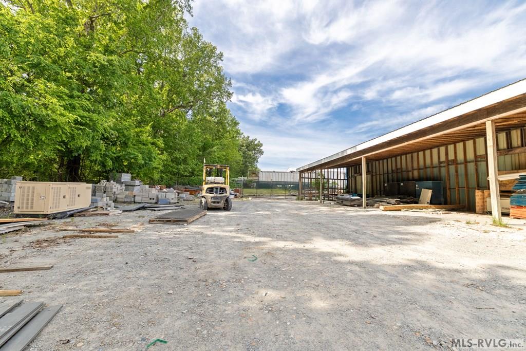 728 N Main Property Photo 13