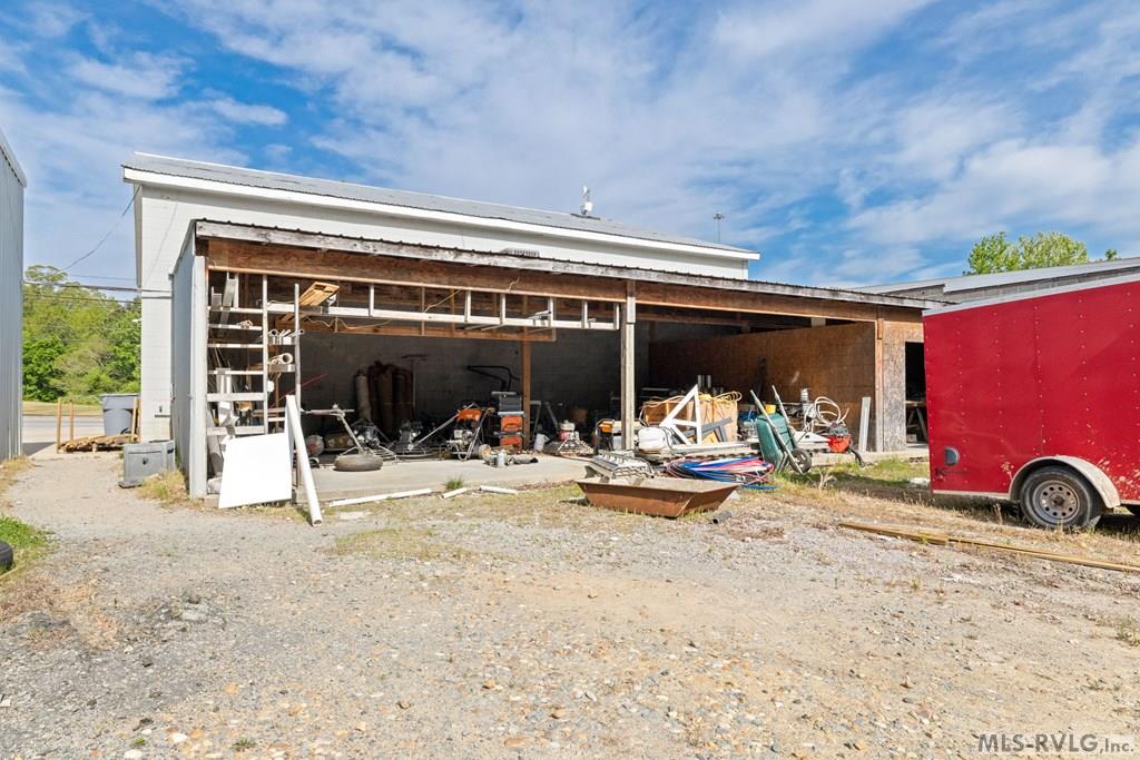 728 N Main Property Photo 14