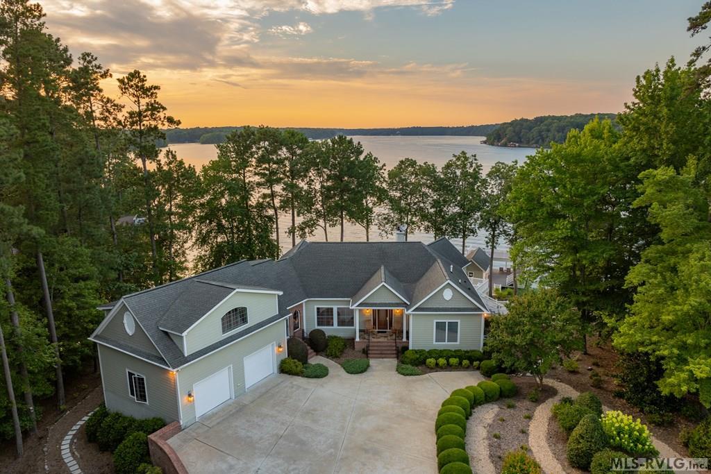 283 Lakewoods Drive Property Photo 1