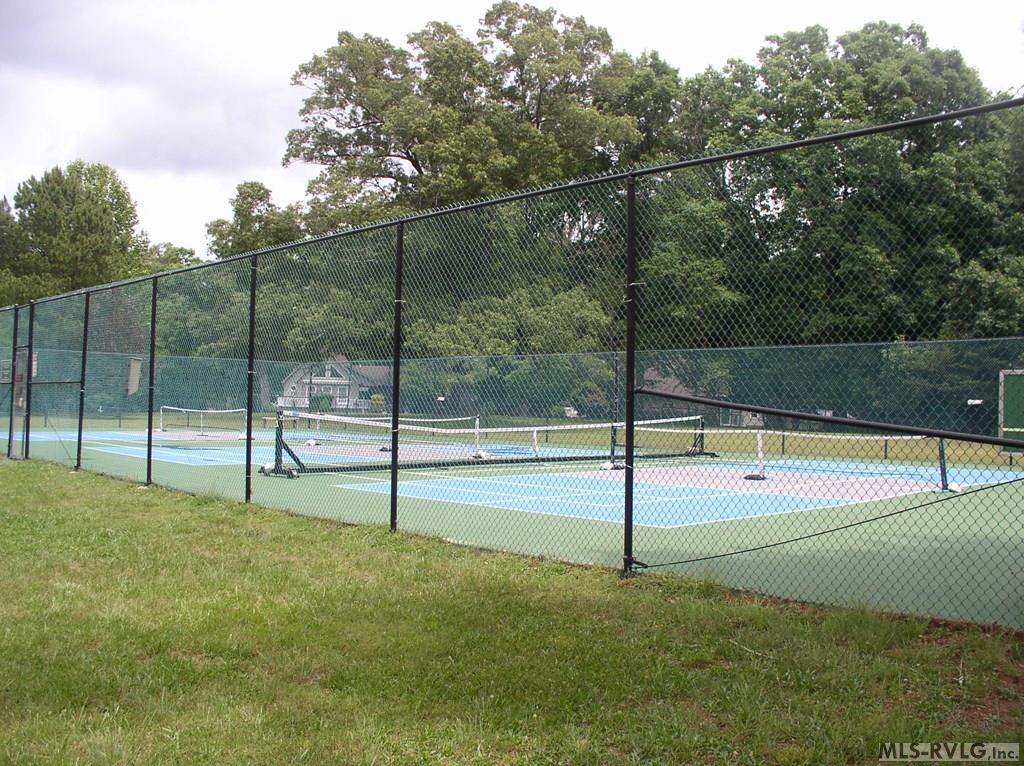 105 Oak Run Property Photo 11
