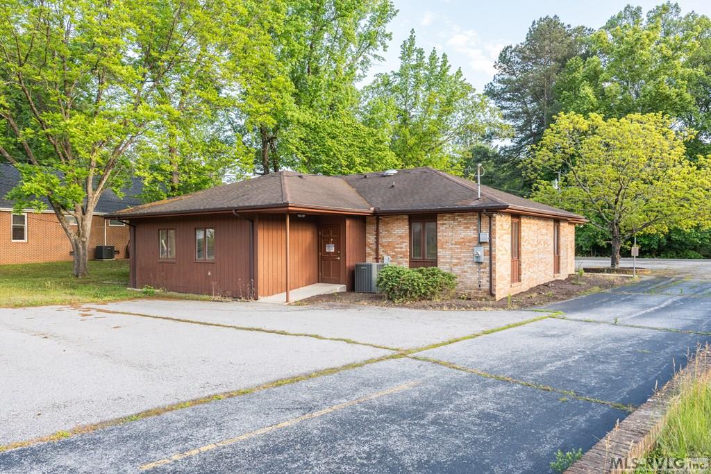 416 Durant St Property Photo 5
