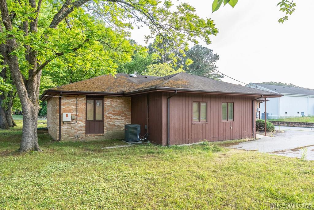 416 Durant St Property Photo 7