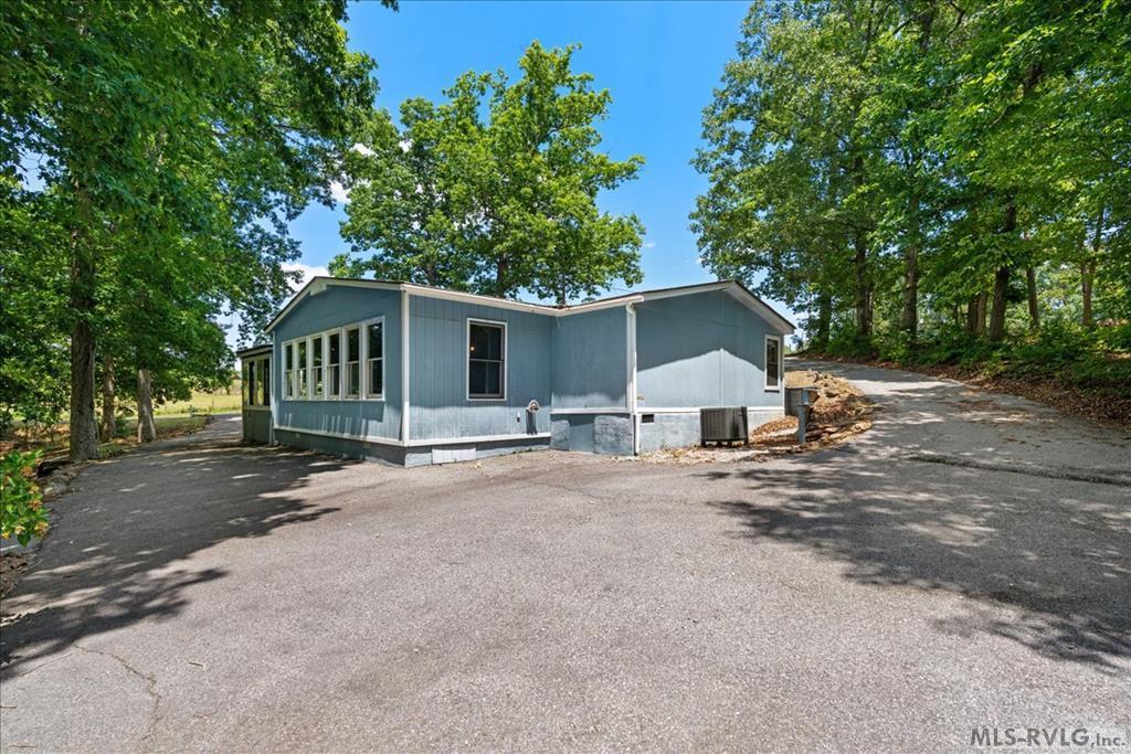 960 Poplar Creek Road Property Photo 1