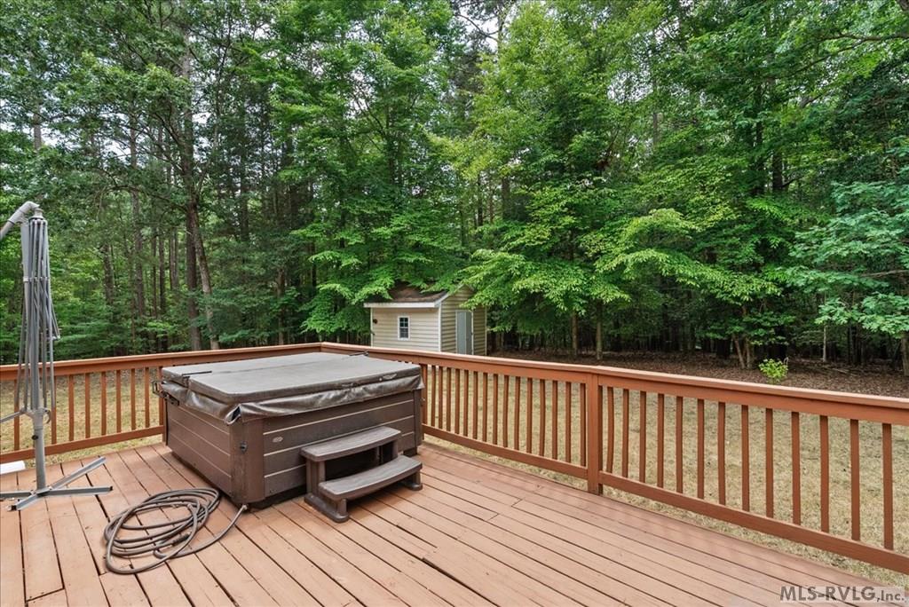 162 Country Blvd Property Photo 9
