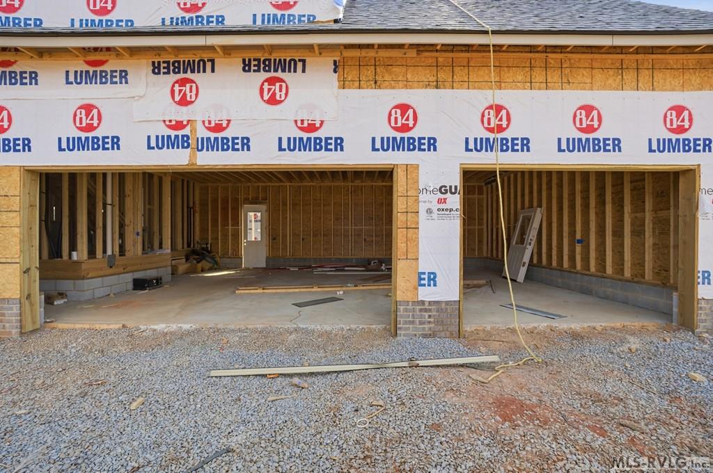 407 Ferry Landing Drive Property Photo 6