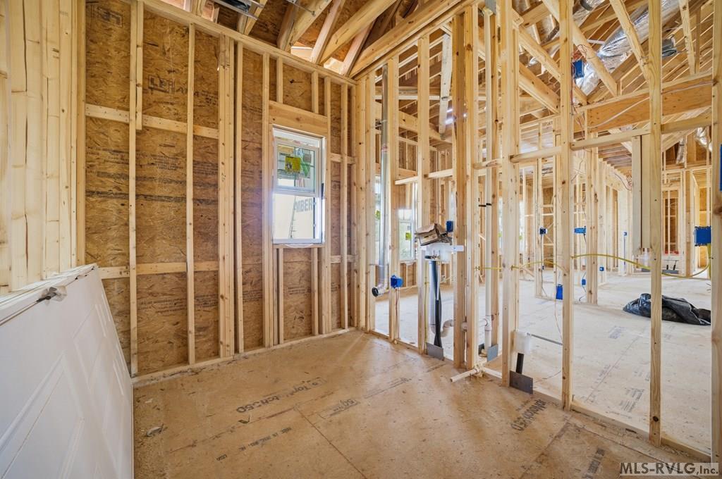 407 Ferry Landing Drive Property Photo 33