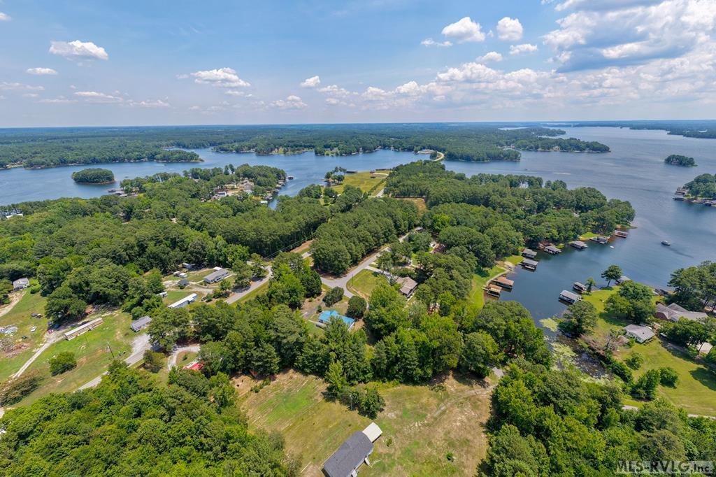 124 Pineview Drive Property Photo 1