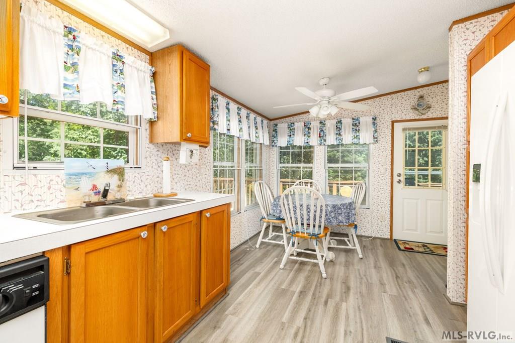 240 Lookout Point Drive Property Photo 8