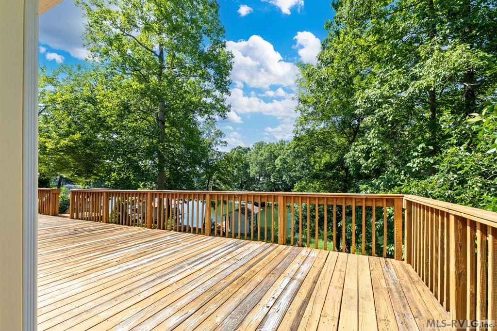 240 Lookout Point Drive Property Photo 21