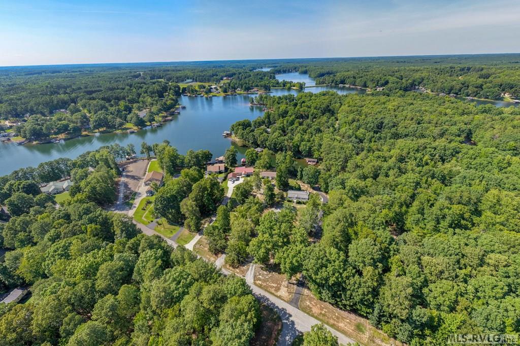 240 Lookout Point Drive Property Photo 31