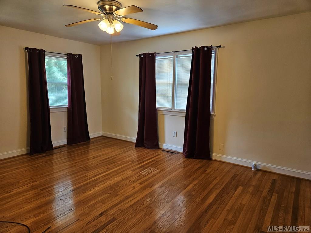 703 Raleigh St Property Photo 3