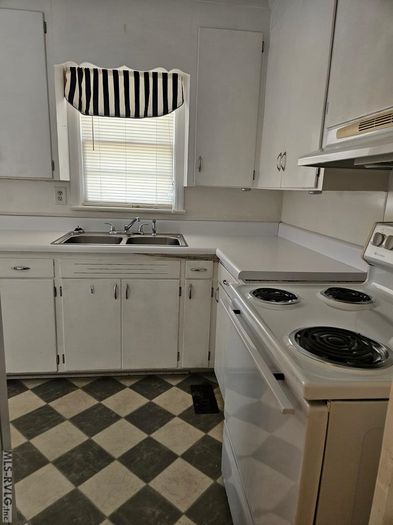 703 Raleigh St Property Photo 6