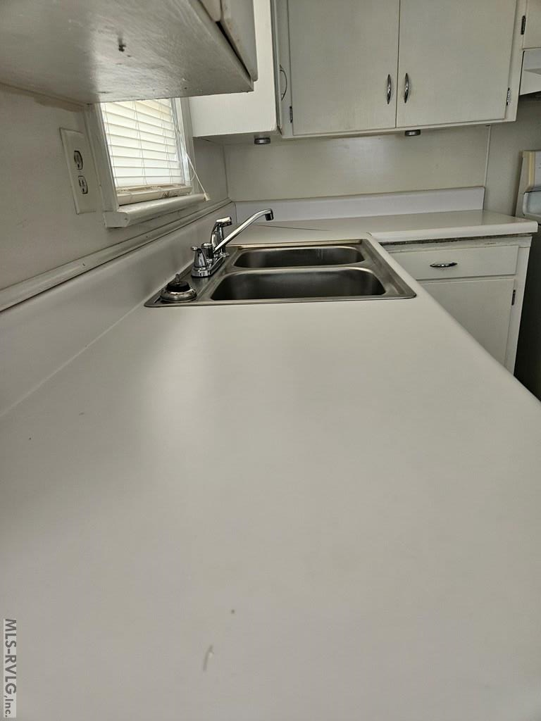 703 Raleigh St Property Photo 9