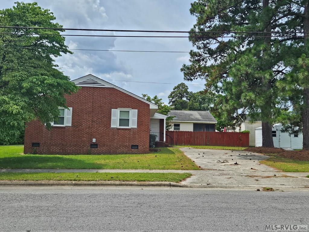 703 Raleigh St Property Photo 18