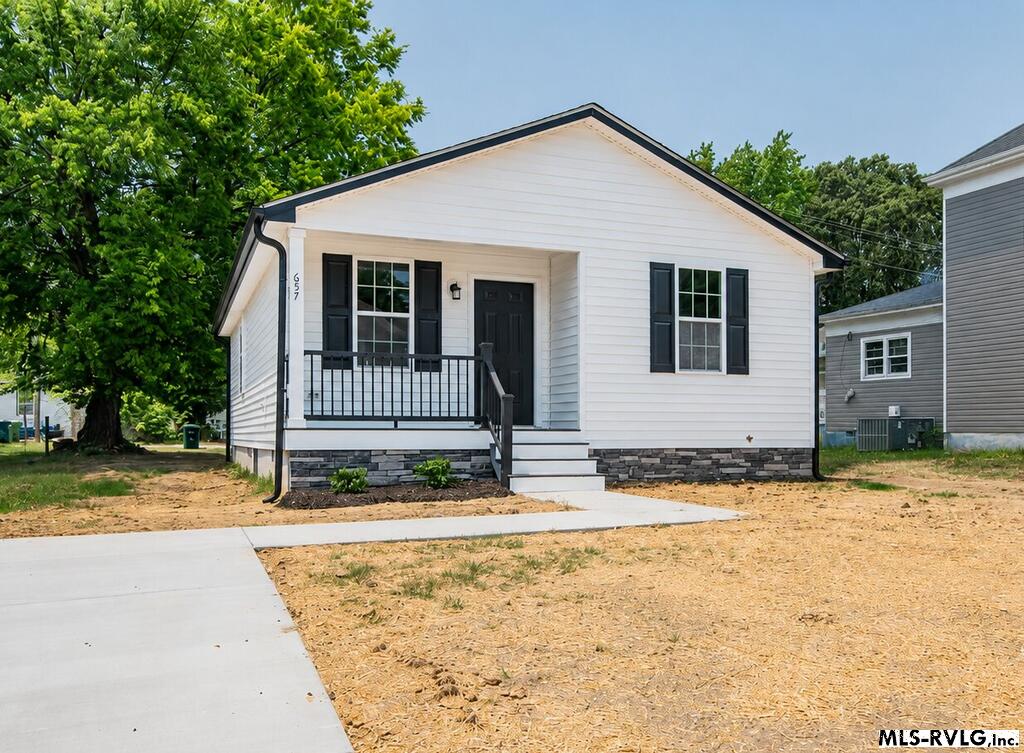 657 Charlotte St. Property Photo 1