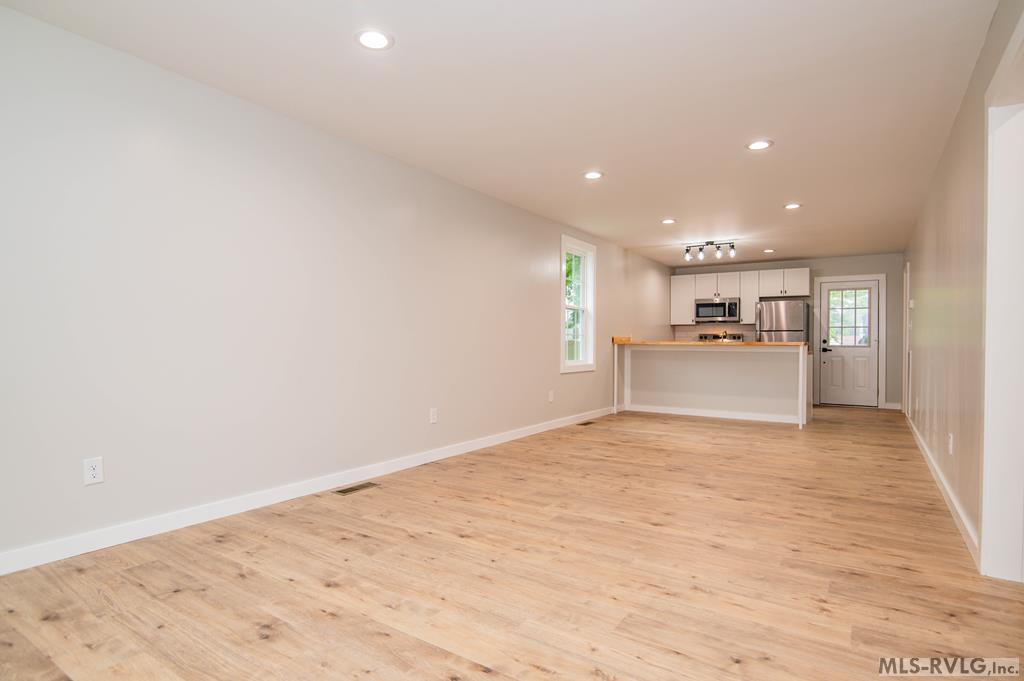 657 Charlotte St. Property Photo 3
