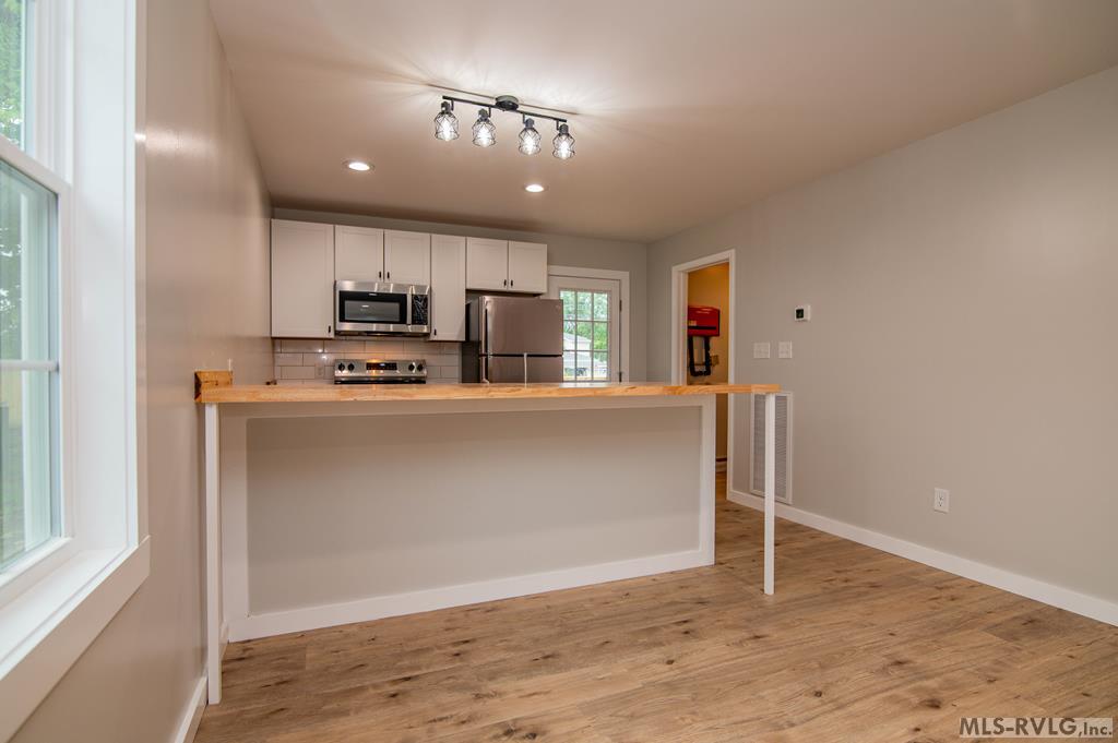 657 Charlotte St. Property Photo 5