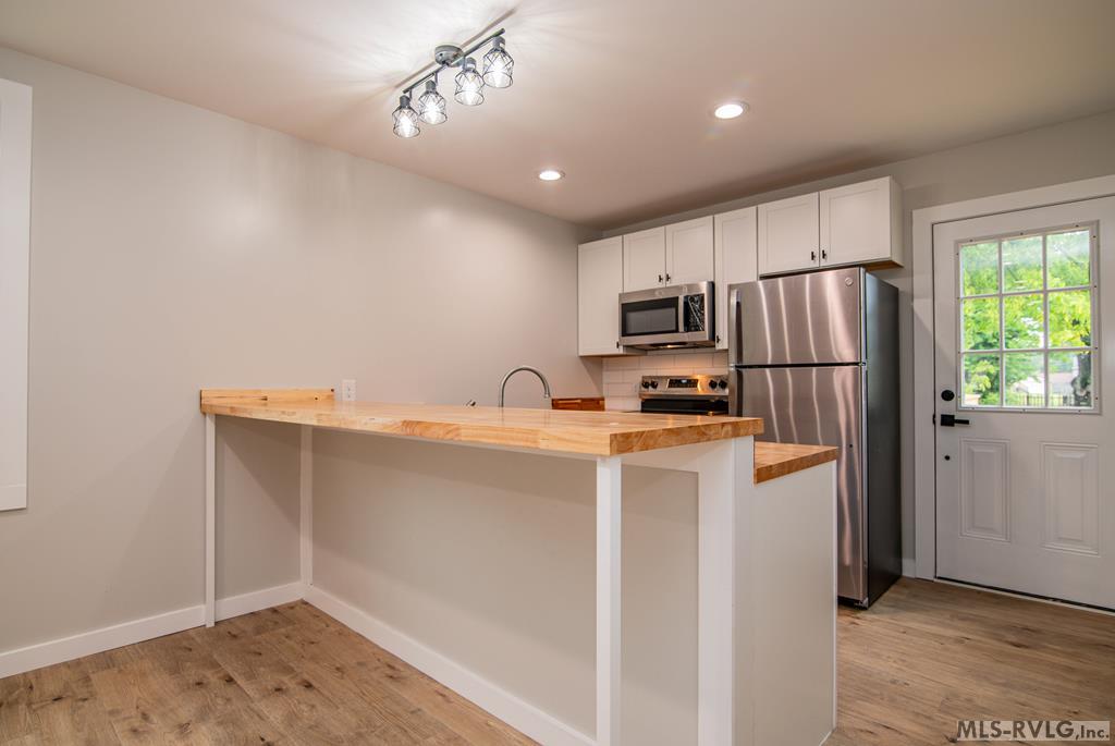 657 Charlotte St. Property Photo 6