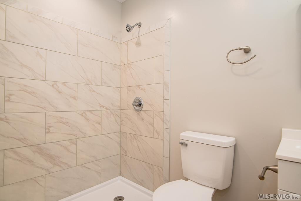 657 Charlotte St. Property Photo 20
