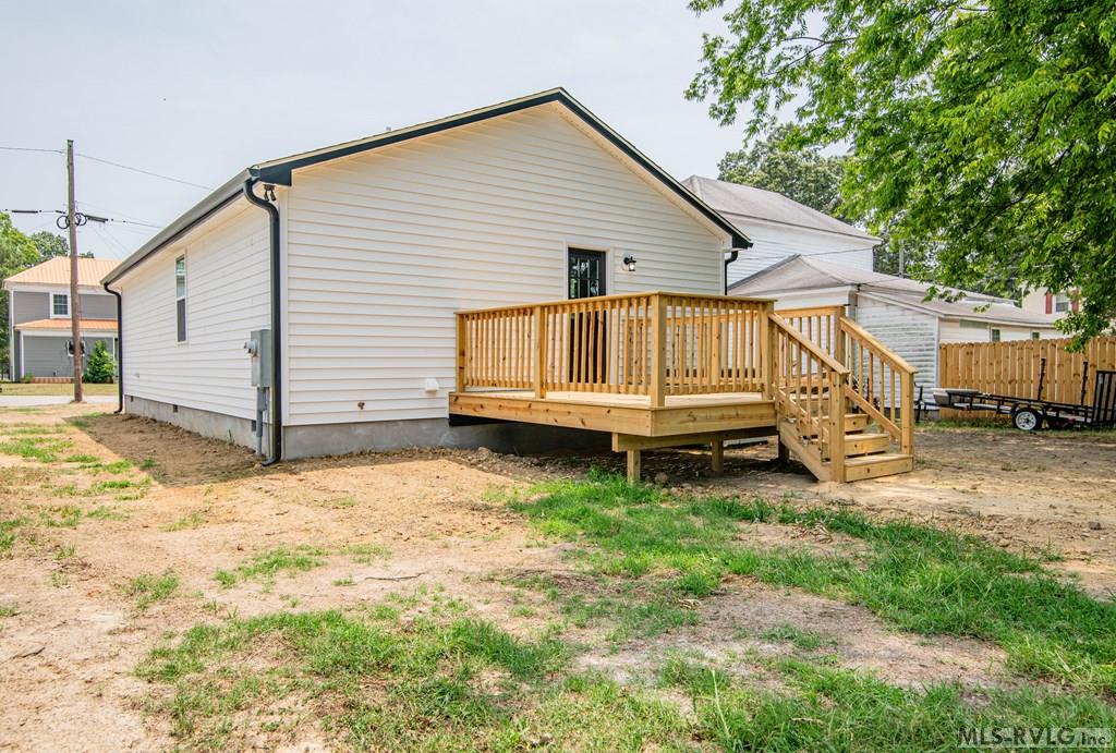 657 Charlotte St. Property Photo 31