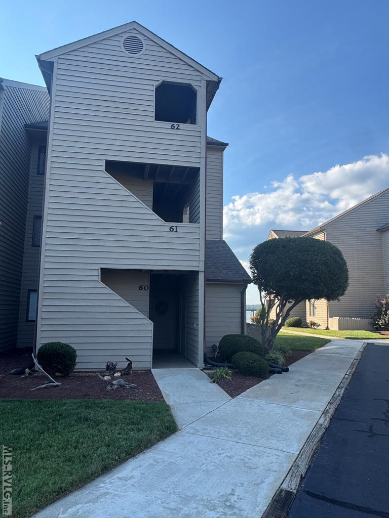 60 The Moorings Property Photo 3