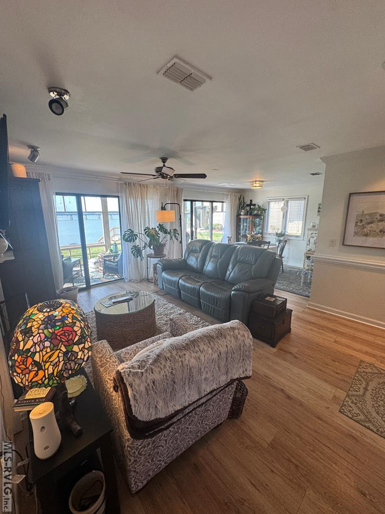 60 The Moorings Property Photo 7