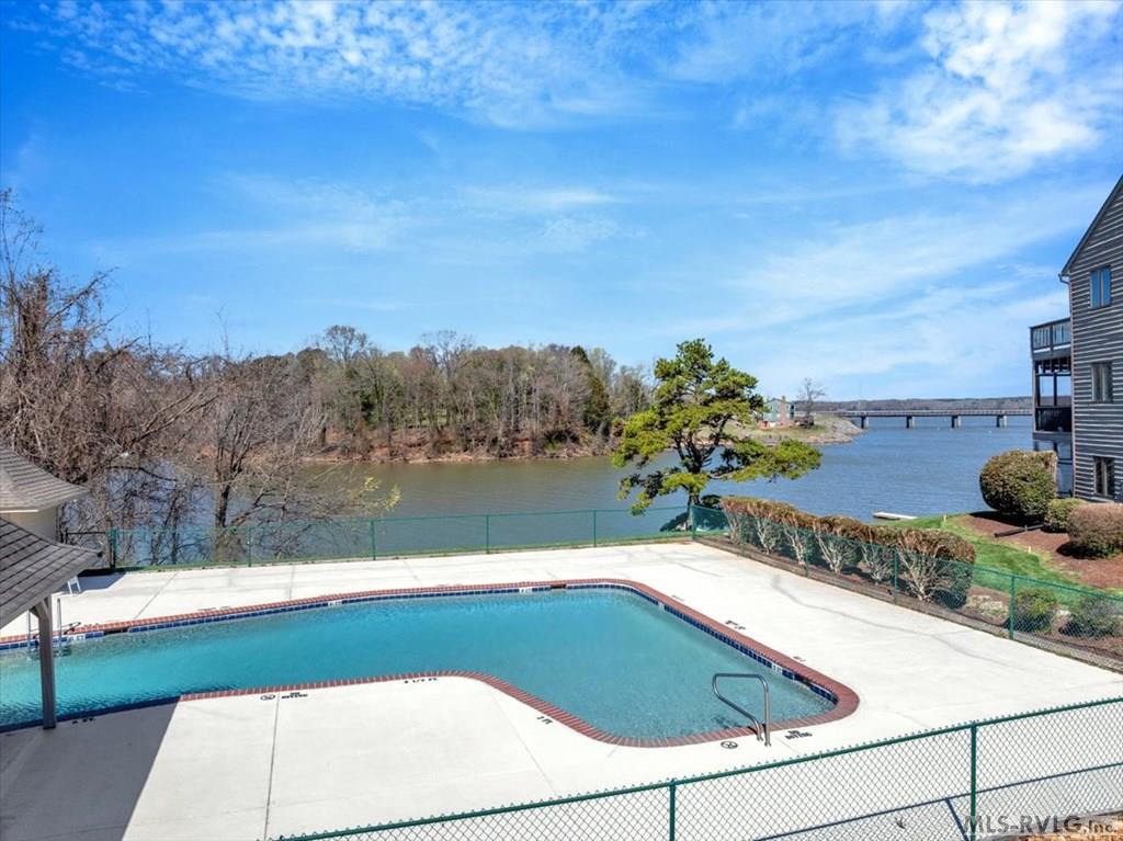 60 The Moorings Property Photo 34