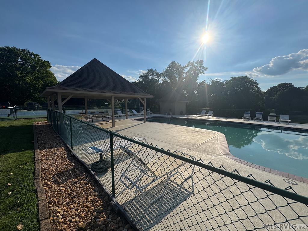 60 The Moorings Property Photo 37