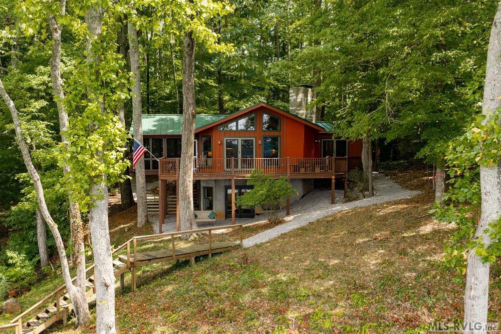 143 Laurel Bluff Property Photo 1