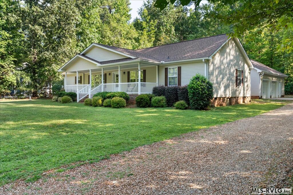 124 Lakeview Drive Property Photo 1