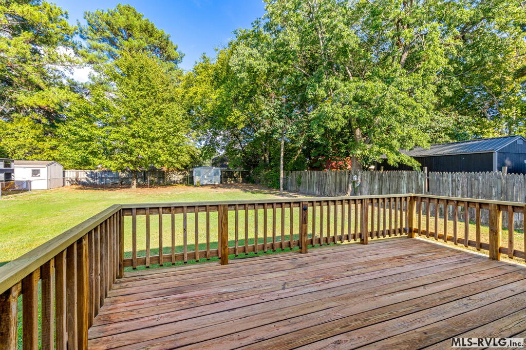 708 Miles Street Property Photo 5