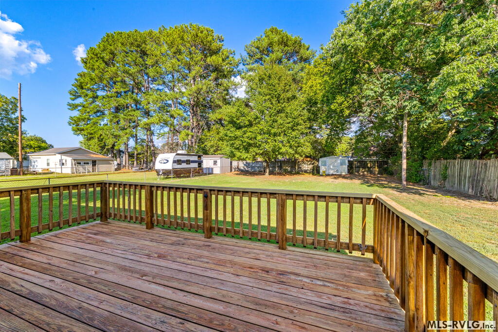 708 Miles Street Property Photo 6