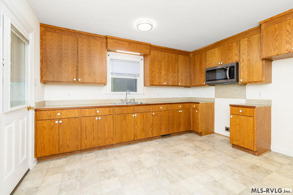 708 Miles Street Property Photo 9