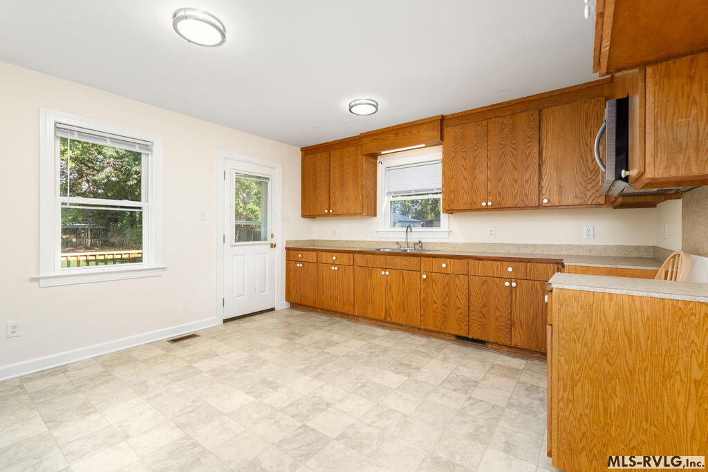 708 Miles Street Property Photo 10