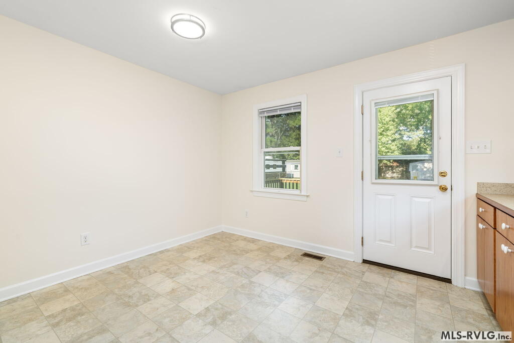 708 Miles Street Property Photo 11