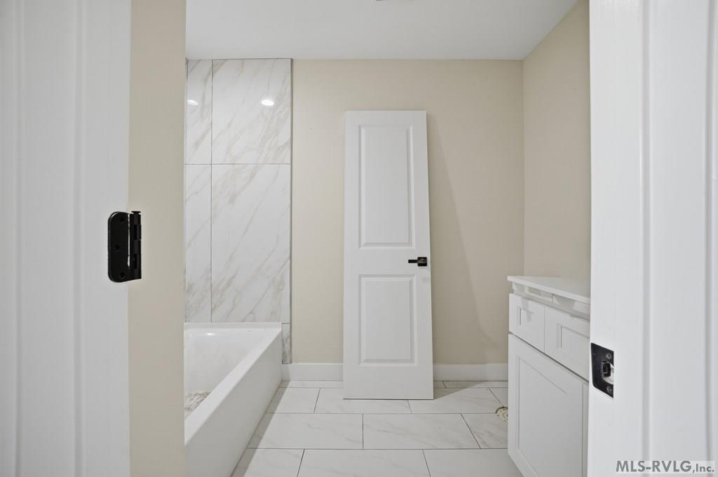 595 Ferry Landing Drive Property Photo 24