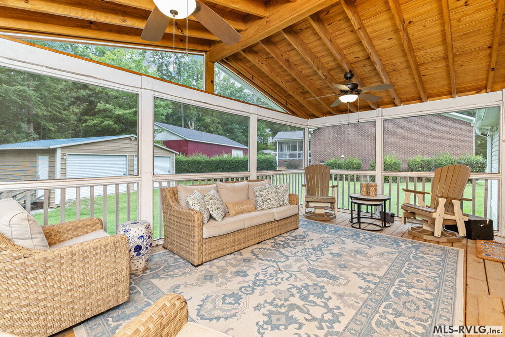 150 Sailboat Ln Property Photo 28