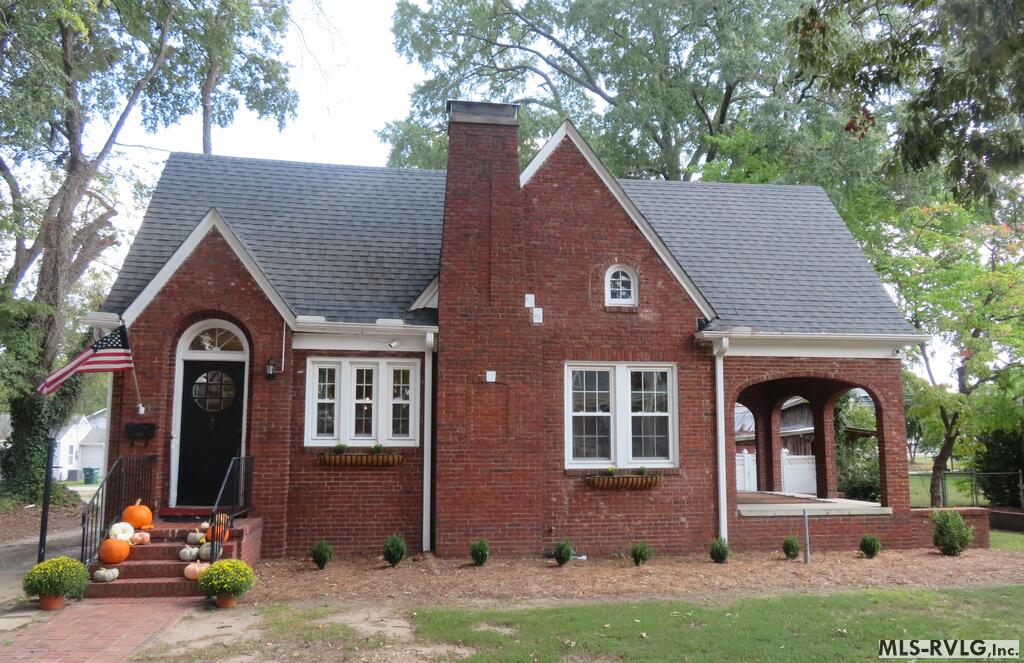 508 Roanoke Avenue Property Photo 1