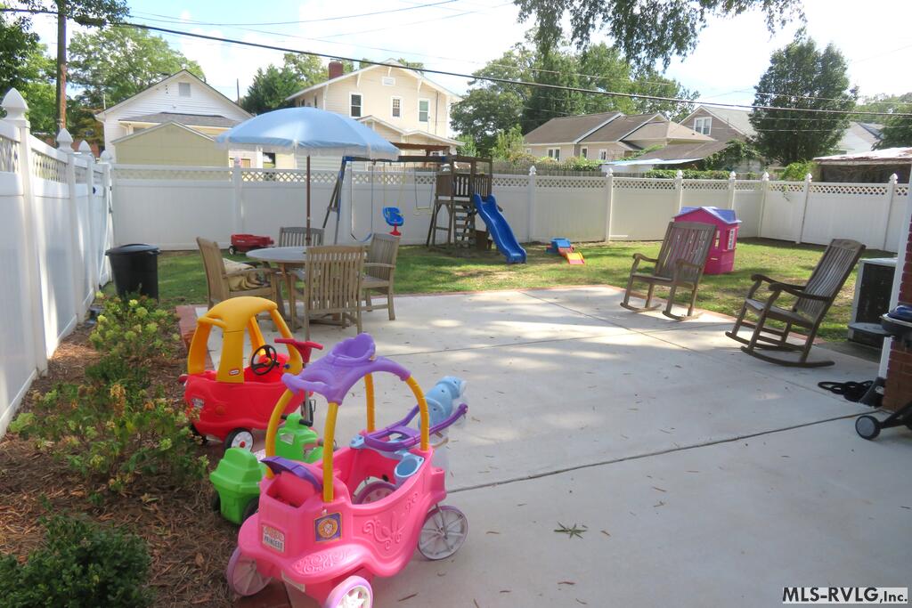 508 Roanoke Avenue Property Photo 3