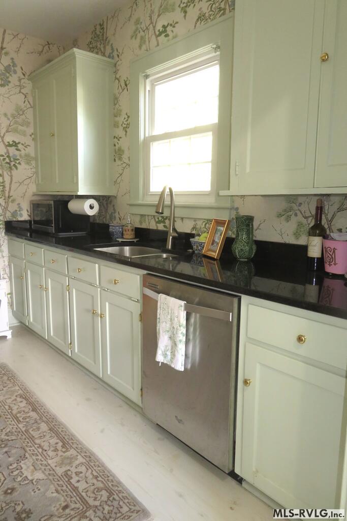 508 Roanoke Avenue Property Photo 12