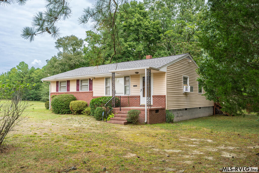 1388 Lewis Dr Property Photo 3