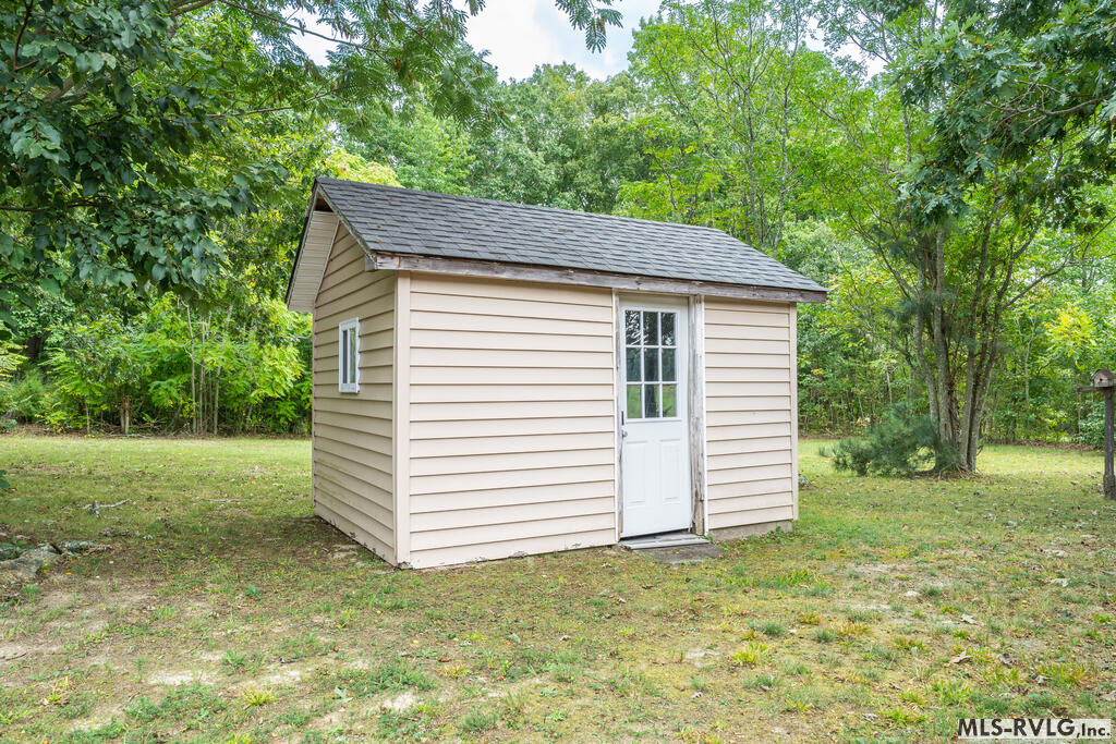 1388 Lewis Dr Property Photo 5