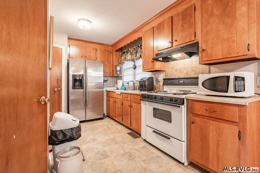 1388 Lewis Dr Property Photo 16