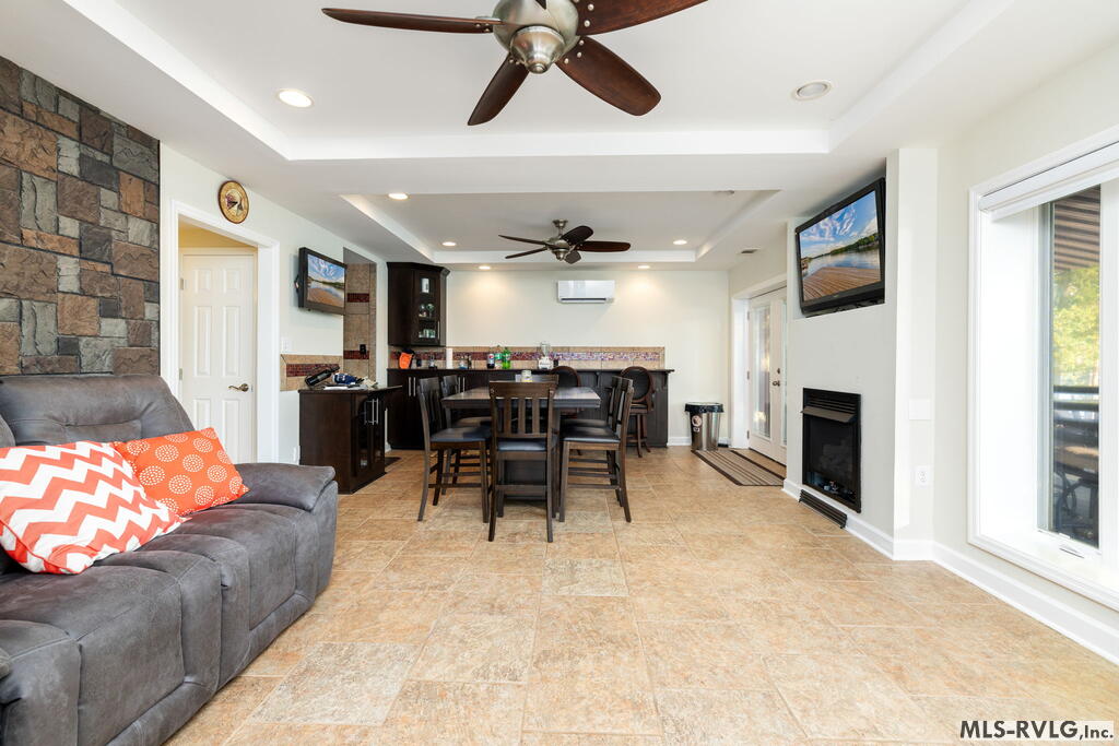 1463 Great Creek Drive Property Photo 5