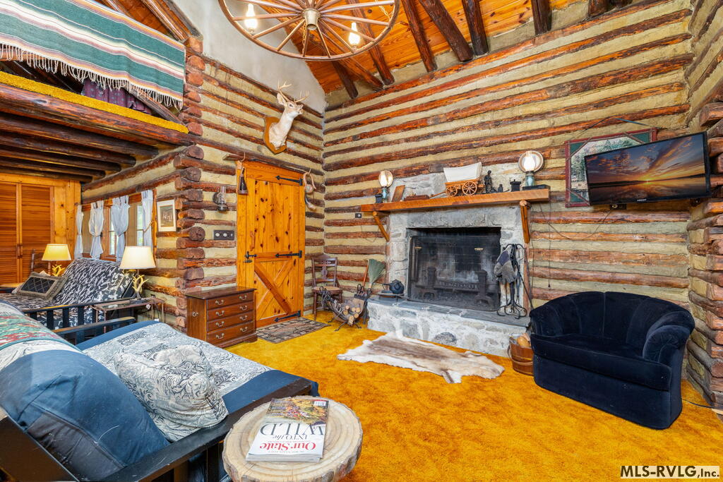 216 Lonsdale Drive Property Photo 2